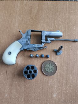 Revolver do roku 1890 - 8