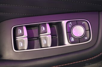 MG EHS PHEV Luxury 1.5 190kW AUT. 83tkm - záruka Autodraft - 8