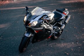 Aprilia RSV1000R - 8