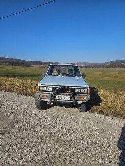 Nissan Datsun pick-up 1984 4x4 sklapač - 8