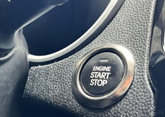 Kia Venga 1.6CVVT KAMERA KLIMA ALU manuál 92 kw - 8