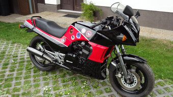 Kawasaki GPZ 900 Top Gun - 8