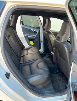 Volvo XC60, 4x4, 120kW,R-Design,06/2013, 1.majitel - 8