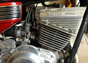 Suzuki GT 250 Ram Air System 1973 - 8
