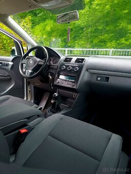 VW Touran 1.6Tdi 66kw 10/2013, servis Porsche - 8