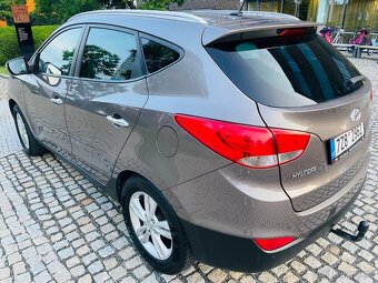 Hyundai ix35 2.0 BENZÍN 120KW 4x4 MANUÁL KAMERA VYHŘEV TAŽNÉ - 8