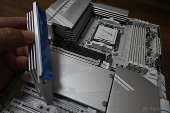 Gigabyte X870 AORUS ELITE WIFI7 ICE - 8