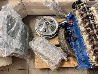 Prodám Ford mustang 1966 3.3L, 3st aut. ve stádiu renovace - 8