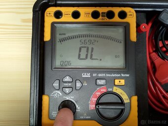 Měřič izolace CEM - 8
