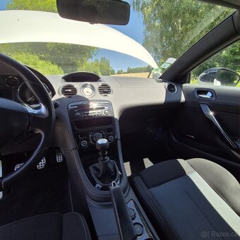 Peugeot RCZ - 8