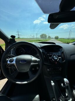 Ford Focus ST - 8