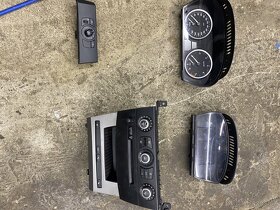 jednotky, radio, Sahara bmw e60 525D - 8