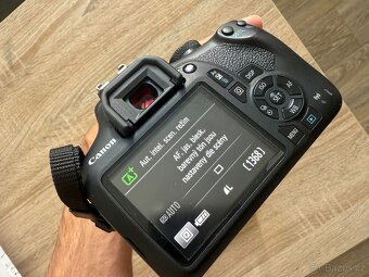 Canon EOS 2000D - 8