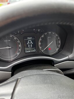 Škoda octavia 2 2.0tdi 103kw - 8