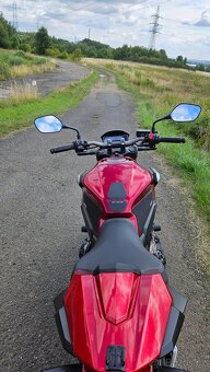 Honda CB650R - 8