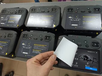Profesionální ovladač DJI RC pro - 8