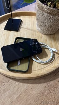 IPhone 14 256 gb Midnight barva - 8