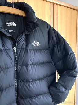 The North Face 700 černá péřová bunda - 8