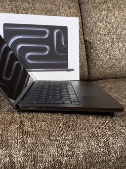 MacBook Pro 14" M3 PRO SK 2023 Vesmírně černý - 8