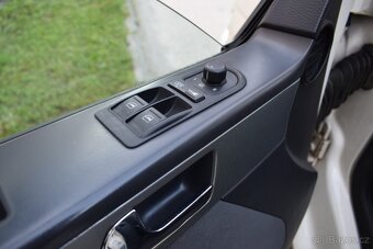 Volkswagen Multivan 2.5TDi 128KW 4x4/7MÍST/TAŽNÉ/ - 8