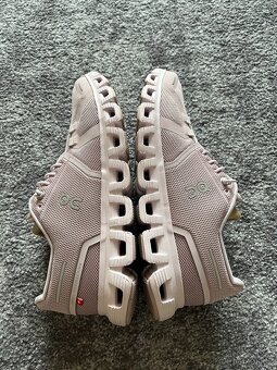 On Running, model Cloud 6, velikost 38,5 - 8