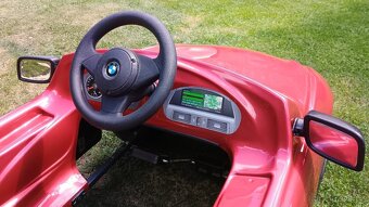 šlapací auto BMW 645 CI + semafor a dopravní značky - 8