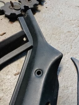 Škoda Forman plasty zadních sloupků - 8