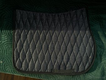 Krásná Podsedlová dečka EQUILINE diamac logo VS black-třpyt. - 8
