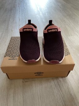 UMBRO tenisky (velikost 25) - 8