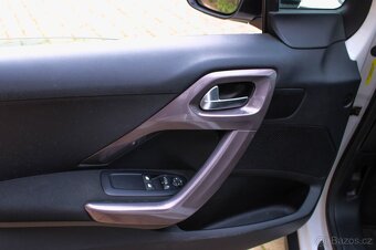 Peugeot 2008 1.2 PureTech Style - 8