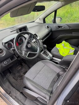 Opel Meriva B 180t km 1.7d automat klepou vstriky bily kour - 8