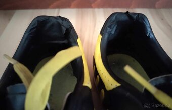 Žluté boty sálovky Nike a černé tenisky 40/41 - 8