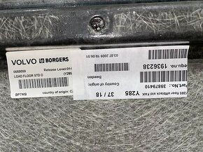 Podlaha kufru koberec černá 5M0858855C Volvo V70 kombi 2010 - 8