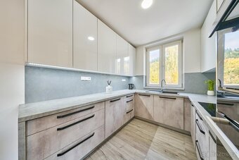 Prodej nového bytu 4+kk s terasou, bazénem a garáží - 8