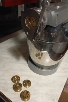 Kuchyňský robot Kenwood kMix - 8