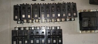 Různý elektromateriál - obsáhlý mix - 8