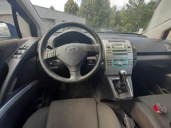 TOYOTA COROLLA VERSO 2.2 ,100KW,STK 10/2026 - 8