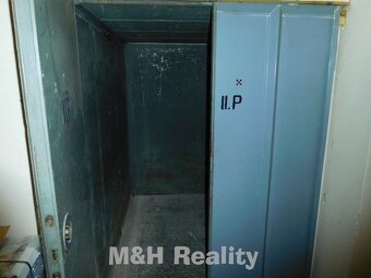 Pronájem prostoru o výměře 40 m2  v 1.PP haly - 8