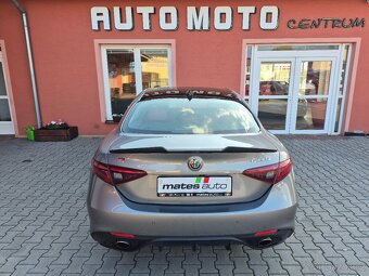 Alfa Romeo Giulia 2.0 Turbo Veloce - 8
