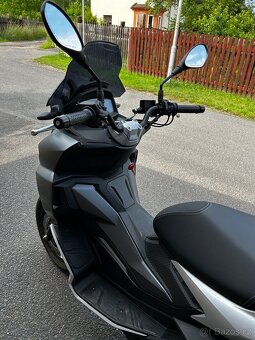 Aprilia SR GT 125 - 8