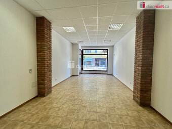 pronájem komerčních prostor 50 m2 na rušné Pražské ulici v K - 8