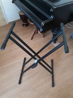 Yamaha DGX-305 portable grand - 8