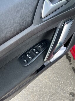 Peugeot 308 - 8