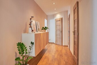 Rodinný dům ve Velké Hraštici – Perfektní bydlení nedaleko P - 8
