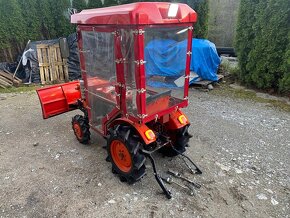 Traktor KUBOTA 4X4 + pluh - 8