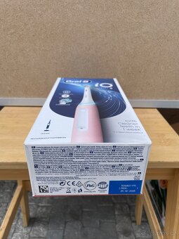 Elektrický zubní kartáček Oral-B iO Series 3 Blush Pink - 8