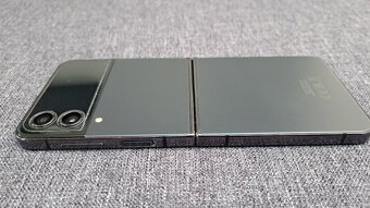 Samsung Galaxy Z Flip 4 8/256GB s chybou LCD - 8
