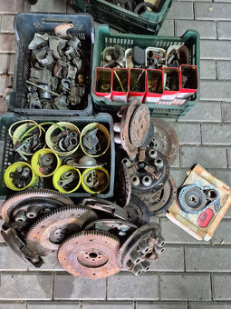 fiat 600 motor + díly (prodam jako celek) - 8
