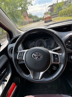 Toyota Yaris 1.3 - 8