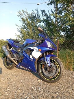 Yamaha YZF-R1 - 8